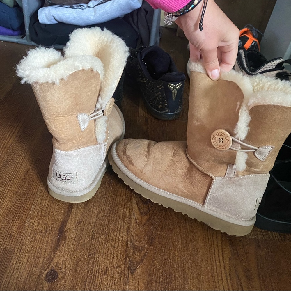 UGG BOOTS